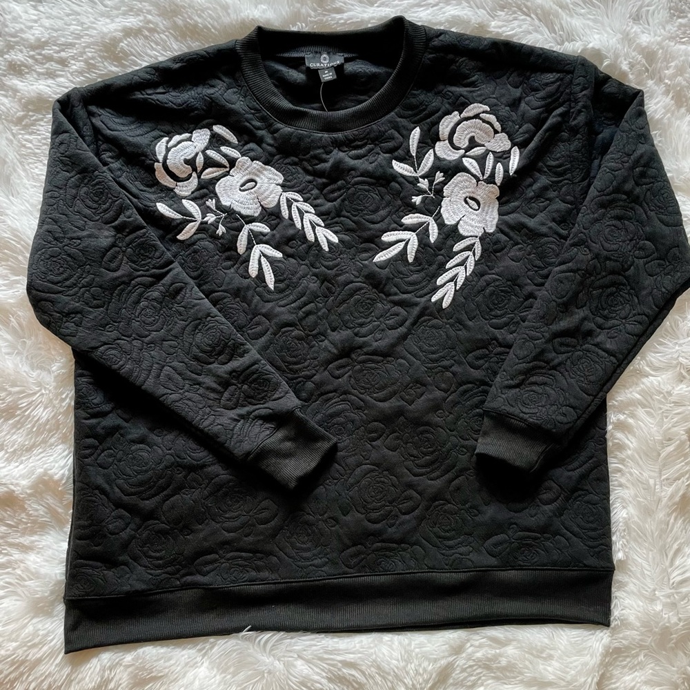 Curations black embroidered sweatshirt size medium